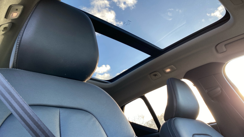 Volvo XC40 2.0 B4P Ultra Dark 5dr Auto Petrol Estate